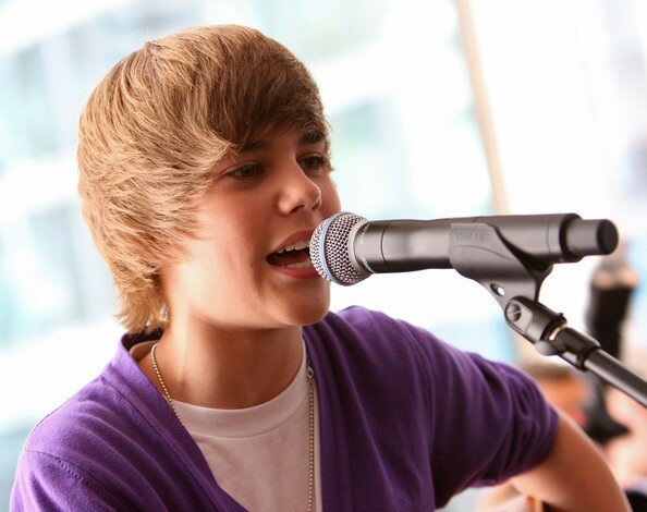 Justin-Beiber-justin-bieber-8928110-594-470.jpg